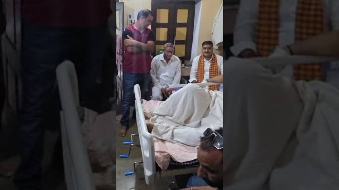#चण्डौस सड़क हादसे में घायल हुए व्यापारी नेता के घर पहुंच कर सांसद सतीश गौतम ने जाना हाल #chandaus