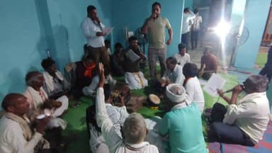 🚩 हर सोमवार मां नर्मदा के दरबार में गूंजती भव्य महाआरती, उमड़ती श्रद्धालुओं की आस्था ।।
गोटेगांव। गोटेगांव के समीप स्थित मां नर्मदा के पावन तट मुआर घाट पर प्रत्येक सोमवार सायंकाल भव्य महाआरती का आयोजन श्रद्धा और भक्ति के साथ किया जाता है। महाआरती में क्षेत्र सहित दूर-दराज से बड़ी संख्या में श्रद्धालु शामिल होकर मां नर्मदा का पूजन-अर्चन करते हैं तथा दीप प्रज्ज्वलित कर सुख, समृद्धि और जनकल्याण की कामना करते हैं।
महाआरती के दौरान पूरा घाट "नर्मदे हर" के जयघोष, शंखनाद और भजन-कीर्तन से भक्तिमय हो उठता है। दीपों की अलौकिक आभा और मां नर्मदा की आराधना का दिव्य दृश्य श्रद्धालुओं को आध्यात्मिक अनुभूति प्रदान करता है। आयोजन समिति ने अधिक से अधिक श्रद्धालुओं से प्रत्येक सोमवार महाआरती में शामिल होकर पुण्य लाभ अर्जित करने की अपील की है।
#Gotegaon #MuarGhat #MaaNarmada #Narmada #NarmadeHar #MadhyaPradesh #Narsinghpur #Spiritual #Devotional #MondayAarti #नईदुनिया #KailashGupta #कैलाश_गुप्ता #गोटेगांव #मुआर_घाट #मां_नर्मदा #नर्मदे_हर #महाआरती #आस्था #धर्म #नई_दुनिया
— कैलाश गुप्ता, नई दुनिया (मो.9329446506)