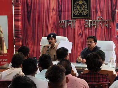 #SPPilibhit के निर्देशन में आगामी कांवड़ यात्रा-2026 के दृष्टिगत ASP/CO सदर द्वारा थाना अमरिया में पीस कमेटी बैठक आयोजित कर, मंदिरों के पुजारियों, कांवड़ समिति के पदाधिकारियों एवं संभ्रांत नागरिकों के साथ संवाद कर कांवड़ यात्रा संपन्न कराने हेतु आवश्यक दिशा-निर्देश दिए गए। https://t.co/I6CXbJ4irv
