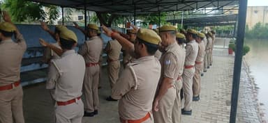 #AligarhPolice
आज दिनांक 21.07.2026 को उत्तर प्रदेश पुलिस फैमिली वेलफेयर एसोसिएशन (वामा सारथी) के तत्वावधान में रिजर्व पुलिस लाइन, अलीगढ़ में 'राष्ट्रीय जल मिशन' एवं 'भूजल सप्ताह' (16 से 22 जुलाई 2026) के अंतर्गत जल संरक्षण एवं संवर्धन के प्रति जन-जागरूकता बढ़ाने के उद्देश्य से सभी पुलिस अधिकारियों एवं कर्मचारियों को जल संरक्षण की शपथ दिलाई गई।
#UPPolice