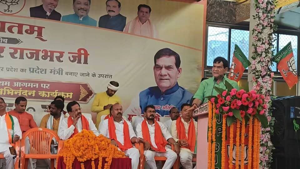 ऊर्जा मंत्री ए.के. शर्मा ने मंच से विपक्ष पर बोला हमला, जमकर ललकारा—'देखिए क्या कहा'
#खबरेंअभीतक #KhabareAbhiTak #AKSharma #UttarPradesh #Politics