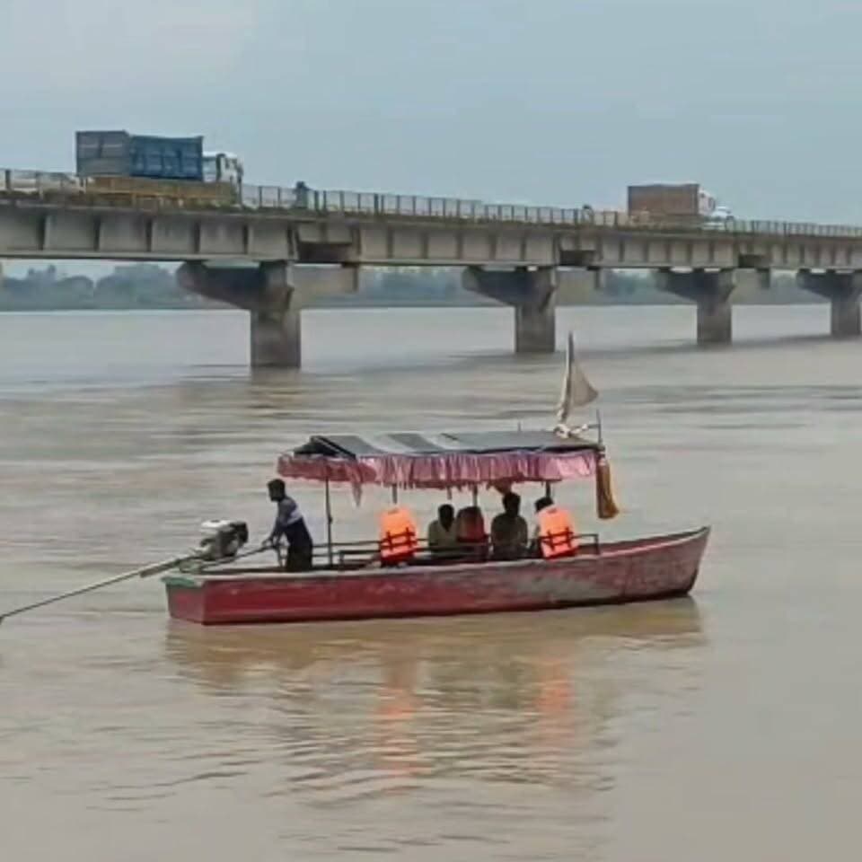 खतरे के निशान को छूने को बेताब घाघरा
#elginbridge #gaghrariver #gonda #colonelganj #tarabganj