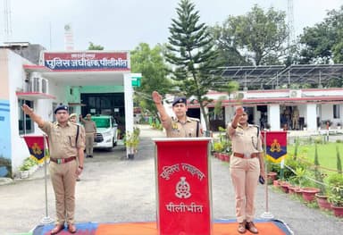 पुलिस अधीक्षक पीलीभीत द्वारा @UPGovt के निर्देशों के क्रम में "जल शक्ति अभियान: कैच द रेन" के तहत जल संरक्षण के प्रति जागरूकता एवं सामाजिक दायित्वों के निर्वहन हेतु पुलिस कार्यालय के समस्त अधिकारी/कर्मचारीगणों को जल संरक्षण की शपथ दिलायी गयी। https://t.co/dd1Bm6xVsx