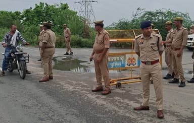 अपर पुलिस अधीक्षक ग्रामीण एवं क्षेत्राधिकारी करहल , प्रभारी निरीक्षक करहल मय फोर्स द्वारा द्वारा शांति, सुरक्षा एवं कानून व्यवस्था सुदृढ़ करने के उद्देश्य से पुलिस बल के साथ थाना करहल क्षेत्र अंतर्गत पैदल गश्त किया गया तथा गश्त के दौरान संदिग्ध व्यक्तियों, वाहनों की चेकिंग की गई। https://t.co/mBWupoxvdM