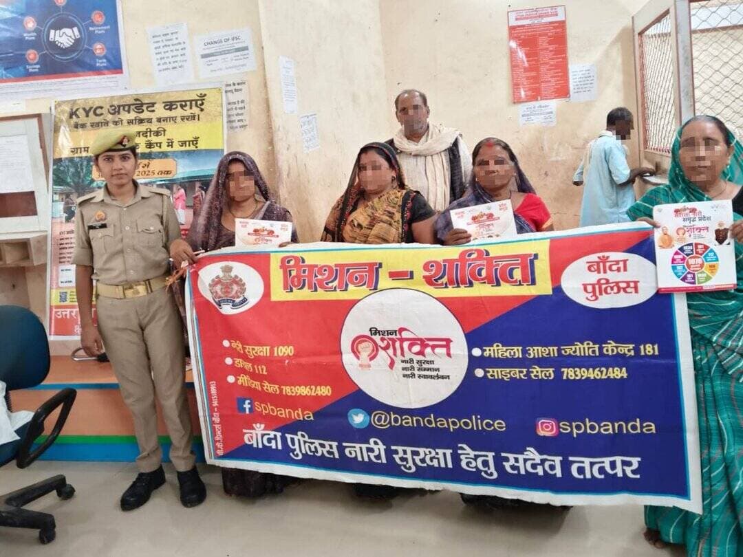 <nis:link nis:type=tag nis:id=नारी_सुरक्षा_सम्मान_स्वावलंबन nis:value=नारी_सुरक्षा_सम्मान_स्वावलंबन nis:enabled=true nis:link/> हेतु चलाए जा रहे अभियान <nis:link nis:type=tag nis:id=missionshakti5 nis:value=MissionShakti5 nis:enabled=true nis:link/> के तहत थाना कमासिन की मिशन शक्ति टीम द्वारा महिलाओं/बालिकाओं को शासन द्वारा चलाई जा रही विभिन्न योजनाओं, सहायता सेवाओं, महिला सुरक्षा सेवाओं व साइबर अपराधों आदि के बारे में किया गया जागरुक ।
<nis:link nis:type=tag nis:id=uppolice nis:value=UPPolice nis:enabled=true nis:link/> https://t.co/7mxlLpRLYt