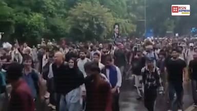 🚨 दिल्ली में CJP का बड़ा प्रदर्शन! जंतर-मंतर से संसद तक मार्च, पुलिस से झड़प और कई घायल होने की खबर। वहीं NEET पेपर लीक पर केंद्र सरकार ने युवाओं के भविष्य को सर्वोच्च प्राथमिकता बताते हुए दोषियों पर सख्त कार्रवाई का संदेश दिया।
#DelhiProtest #CJP #NEET #NarendraModi #BreakingNews #ParliamentMarch #YouthFuture #RSNEXPRESS #DelhiNews #IndiaNews 🚩📢