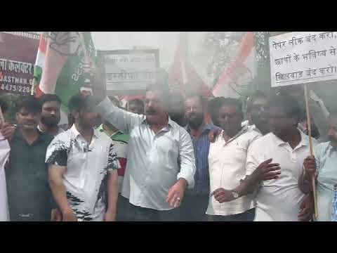 #खाचरियावास के नेतृत्व में सैकड़ों कार्यकर्ताओं ने #धर्मेंद्र #प्रधान का पुतला फूंका,