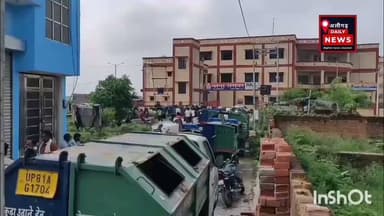 #अलीगढ़ बरातियों और नगर निगम कर्मचारियों के बीच मारपीट,नगर निगम कर्मचारियों ने बारातियों को दौड़ा-दौड़ा कर पीटा,बाइक टकराने को लेकर शुरू हुआ था विवाद,सूचना पर पहुँची पुलिस ने दोनों पक्षों से कुछ लोगों को हिरासत में लिया,दोनों पक्षों से करीब दर्जन भर लोग बताये जा रहे हैं चोटिल,नगर निगम कर्मियों ने कूड़े के वाहन थाने पर किये खड़े,थाने का घेराव कर नगर निगम कर्मी कर रहे हैं हंगामा,रोरावर थाना इलाके के नादा पुल के पास की घटना.
#BreakingNews #UttarPradesh