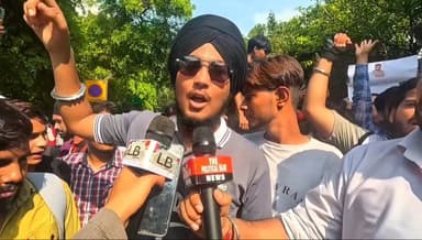 “পুলিশকে মারতে শুরু করলে কেউ রেহাই পাবে না!”—বিজেপির প্রতিবাদ ঘিরে উত্তেজনা, পুলিশের লাঠিচার্জ | ঘটনাস্থল থেকে সরাসরি রিপোর্ট
🚨 "अगर हम पुलिस को मारने पर आ गए तो कोई नहीं बचेगा!" | BJP Protest पर भड़का गुस्सा | Police Lathicharge | Ground Report
🚨 “If we start beating the police, no one will be spared!” — Tensions escalate during a BJP protest as police resort to lathi-charge | Ground Report
🚨 “अगर हम पुलिस को मारने पर आ गए तो कोई नहीं बचेगा!” | BJP Protest Turns Tense | Police Lathicharge | Ground Report
#BJPProtest #PoliceLathicharge #GroundReport #PoliticalProtest #BreakingNews #LatestNews #IndiaNews #WestBengalNews #BengalNews #Protest #Police #PoliticalNews #NewsUpdate #ViralNews #LiveReport #OnTheSpot #NewsAlert #BJP #WestBengal #indianapolis