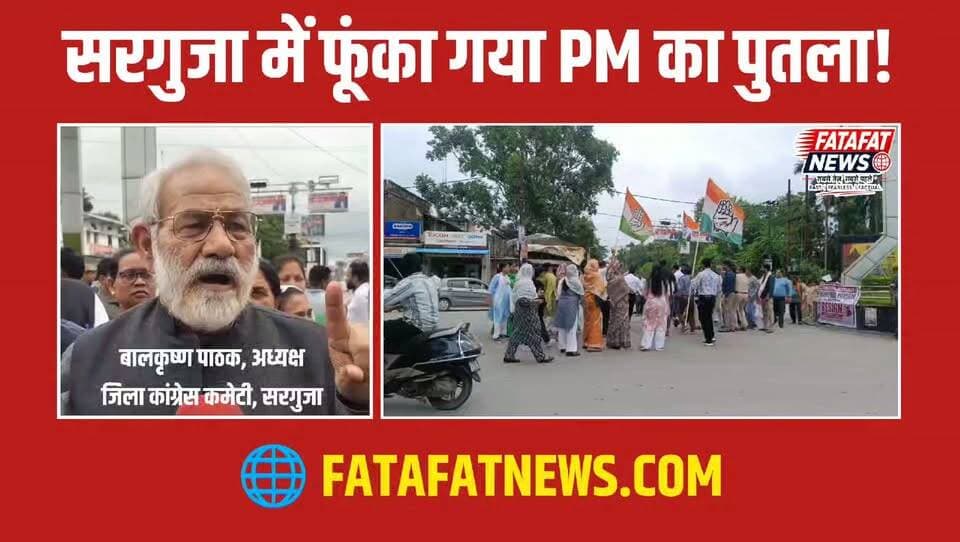 दिल्ली के जंतर मंतर में नीट/परीक्षा लीक मामले पर प्रदर्शन कर रहे छात्रों पर हुए लाठीचार्ज और राहुल गांधी व प्रियंका गांधी की गिरफ्तारी के विरोध में जिला कांग्रेस कमेटी सरगुजा ने जोरदार प्रदर्शन करते हुए अम्बिकापुर के घड़ी चौक पर प्रधानमंत्री नरेंद्र मोदी का पुतला दहन किया। कांग्रेस नेताओं ने आरोप लगाया कि केंद्र सरकार और दिल्ली पुलिस के इशारे पर निर्दोष छात्रों पर लाठियां और पत्थर बरसाए गए, जिसमें 150 से अधिक छात्र घायल हुए हैं।
प्रदर्शन के दौरान कांग्रेस जिलाध्यक्ष बालकृष्ण पाठक और अन्य वरिष्ठ नेताओं ने शिक्षा मंत्री धर्मेंद्र प्रधान के इस्तीफे और प्रधानमंत्री से माफी की मांग की। नेताओं ने स्पष्ट किया कि छात्रों के भविष्य के साथ खिलवाड़ और लोकतंत्र पर तानाशाही हमले को कांग्रेस कतई बर्दाश्त नहीं करेगी और सड़क से संसद तक लड़ाई जारी रखेगी।
#SargujaNews #Ambikapur #Surguja #Congress #CongressProtest #RahulGandhi #PriyankaGandhi #NEETPaperLeak #DharmendraPradhan #Dictatorship #Protest #FatafatNews