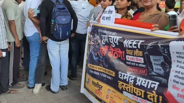 उत्तराखंड में आंदोलन तेज, काशीपुर में कांग्रेस और छात्रों ने फूंका केंद्रीय शिक्षा मंत्री का पुतला
#काशीपुर #Kashipur #उत्तराखंड #Uttarakhand #Congress StudentProtest केंद्रीयशिक्षामंत्री Protest PuppetBurning BreakingNews TheGreatNews24 Education ViralNews HindiNews KashipurNews