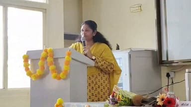 सागर कलेक्टर श्रीमती प्रतिभा पाल ने निर्देश दिए कि हाई-रिस्क गर्भवती महिलाओं के मामलों में यदि ब्लड ट्रांसफ्यूजन की आवश्यकता हो, तो ब्लॉक मेडिकल ऑफिसर एवं कम्युनिटी हेल्थ ऑफिसर यह सुनिश्चित करें कि समय पर रक्त उपलब्ध हो तथा संबंधित स्वास्थ्य संस्था में ब्लड ट्रांसफ्यूजन की समुचित व्यवस्था भी हो।
उन्होंने कहा कि समय पर उपचार और बेहतर समन्वय से मातृ एवं शिशु मृत्यु दर को प्रभावी रूप से कम किया जा सकता है।
CM Madhya Pradesh Dr Mohan Yadav
Jansampark Madhya Pradesh
#JansamparkMP #Sagar #PratibhaPal #MaternalHealth #ChildHealth