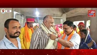 राँची के धुर्वा स्थित श्री श्री शनिदेव नवग्रह मंदिर परिसर में जनहित सेवा ट्रस्ट द्वारा 51 जोड़ियों का सामूहिक विवाह सफलतापूर्वक संपन्न कराया गया। इस सामाजिक पहल का उद्देश्य आर्थिक रूप से कमजोर परिवारों की बेटियों और बहनों का सम्मानपूर्वक विवाह कराना है।
इस आयोजन में ट्रस्ट की अध्यक्ष रेणु सिंह, सचिव राहुल सिंह, मंदिर के संस्थापक संजय सिंह उर्फ फौजी भैया, मुख्य अतिथि धर्मेंद्र गिरी, वार्ड 41 की पार्षद नीलम चौधरी सहित कई सामाजिक कार्यकर्ता उपस्थित रहे।
वीडियो में आयोजन की झलक, अतिथियों के संबोधन और सामाजिक सेवा से जुड़ी महत्वपूर्ण बातें शामिल हैं।
👉 Ranchi Club TV पर देखिए झारखंड की सच्ची, सकारात्मक और जनहित से जुड़ी खबरें।
Disclaimer:
This video is intended solely for news reporting, informational, educational and public awareness purposes. The information presented is based on statements made during the event and publicly available information. Ranchi Club TV encourages viewers to verify information through official sources wherever applicable.
This live stream is for informational and public awareness purposes only.
#Ranchi #RanchiNews #Jharkhand #JharkhandNews #Dhurwa SamuhikVivah MassMarriage JanhitSevaTrust ShaniDevMandir PositiveNews SocialWork RanchiClubTV HindiNews NewsUpda