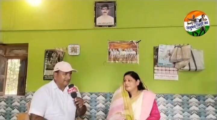 प्राथमिक शिक्षक संघ के नेता स्व बलिराम सिंह की पुत्रवधू एवम वर्तमान महासचिव दिनेश कुमार सिंह की भौजाई लेजुआर पैक्स अध्यक्ष पद हेतु एक बार फिर चुनाव मैदान में। मांझी प्रखंड के लेजुआर पैक्स की निवर्तमान अध्यक्षा सह अध्यक्ष पद की प्रत्याशी मधु सिंह ने गिनाई अपनी प्राथमिकताएं। प्रत्याशी पुत्र अभिनव कुमार ने कहा 90 फीसदी मतदाताओं का आशीर्वाद हमारे साथ। लेजुआर पैक्स के ऊपर डिफाल्टर के लगे दाग को मिटाकर मतदाताओं को सरकारी सहायता उपलब्ध कराने हेतु किसी भी हद तक जाने को तैयार है हमारा परिवार। देखें एक्सक्लूसिव इंटरब्यू। #saran #vairalpost #vairalphoto #manjhi #chapra #ekma #jalalpur #Daudpur
