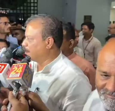 "मानसून सत्र खत्म... लेकिन जनता के सवाल अब भी बाकी!"
नेता प्रतिपक्ष उमंग सिंघार ने विधानसभा में किसानों, युवाओं, 27% OBC आरक्षण और विधानसभा की कार्यवाही को लेकर भाजपा सरकार पर गंभीर सवाल उठाए। आखिर क्या कहा उन्होंने? देखें पूरी बात।
#UmangSinghar #MadhyaPradesh #Vidhansabha #MonsoonSession #MPPolitics