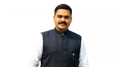 ए. एस. नोमानी, राष्ट्रीय अध्यक्ष – बुंदेलखंड इंसाफ सेना ने कहा कि जनता को बिजली, पानी और खाद जैसी मूलभूत सुविधाओं के लिए दर-दर भटकना नहीं पड़ना चाहिए। उन्होंने कहा कि आम नागरिकों को उनके अधिकार दिलाना सरकार और प्रशासन की जिम्मेदारी है, और जनता के अधिकारों से किसी भी कीमत पर समझौता नहीं किया जा सकता।
उन्होंने मांग की कि किसानों को समय पर खाद उपलब्ध कराई जाए, प्रत्येक घर तक पर्याप्त बिजली और स्वच्छ पेयजल की व्यवस्था सुनिश्चित की जाए, ताकि लोगों को अनावश्यक परेशानियों का सामना न करना पड़े।
#up90creator