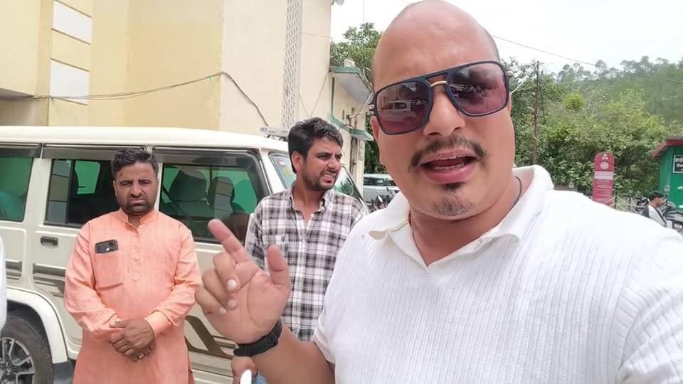 पुरोला विधानसभा में विकास ऐसा की जनता हो गयी अब त्रस्त।
"सोशल मीडिया में विकास, जमीनी हकीकत में अलगाव! उत्तरकाशी के चार गांवों का तहसील से टूटा संपर्क" ग्रामीण जोखिम में डालकर पहुंचे उपजिलाधिकारी पुरोला को ज्ञापन देने। #BreakingNews #pahadsandesh #pahadnews #development
