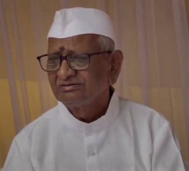 छात्रों के समर्थन में मौन धरने पर बैठे अन्ना हजारे, भावुक होकर रो पड़े, तबीयत बिगड़ने पर छोड़ना पड़ा मंच । छात्रों पर हुए लाठीचार्ज के विरोध में अहिल्यानगर में छात्रों के साथ मौन धरने पर बैठे थे अन्ना हजारे।
#cjpprotest #AnnaHazare #SonamWangchuk