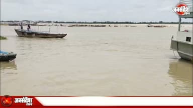 गंगा के जलस्तर में लगातार बढ़ोतरी जारी, घाटों की निचली सीढ़ियां और घाट किनारे छोटे मंदिर जलमग्न.... #Varanasi #Ganga #GangaWaterLevel #VaranasiGhats #BoatSafety #UPNews #FloodUpdate #Barricading #Navik