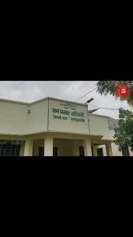 SIT को क्यों नहीं बुलाया खुद ने कैसे ले लिया फैसला
नियमों ताक में रखकर अवैध खनन वाहनों को छोड़ा
भ्रष्टाचार का बड़ा खेल या फिर किसी का दबाव
वाहनों को छोड़ा एक वाहन देख कर भागा
सुलगते सवाल वन विभाग कार्रवाई की तैयारी में
या फिर कर रहा है पर्दा डालने की कोशिश
#टोक #ForestRajasthan #खनिज #वनविभाग #niwai #forest #राजस्व #tonk #टोंक #पुलिस
Bhajanlal Sharma भाजपा नेता चंद्रवीर चौहान Sachin Pilot Indian National Congress CMO Rajasthan Rajasthan Forest Department Kajor Gurjar Journalist BJP Rajasthan PCC Rajsthan Tonk Police DrPremchand Bairwa Omprakash Choudhary Tonk Forest Division Rajasthan Police टोंक कांग्रेस कमेटी Rajasthan Youth Congress