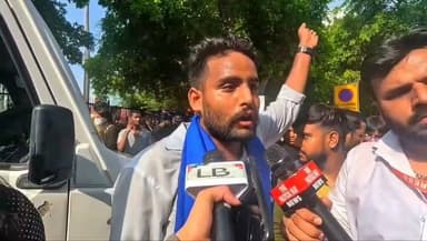 দিল্লির যন্তর মন্তরে যুবকদের বিক্ষোভ
#BreakingNews #facebookviral #neetexam #DelhiPolice
Ministry of Home Affairs, Government of India Indian National Congress Cockroach Janta Party