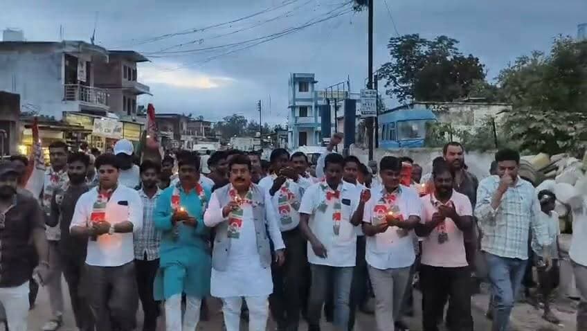 #कांग्रेस ने केंद्र सरकार के खिलाफ किया प्रदर्शन, ज्ञान सिंह बोले—राहुल गांधी की गिरफ्तारी लोकतंत्र पर सीधा हमला....
#highlightseveryone #viralreel #Neetpaperleek #breakingnewstoday