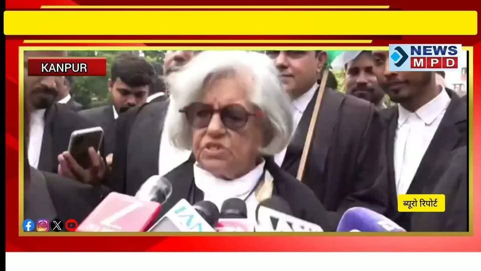 : सुप्रीम कोर्ट के वकीलों ने जंतर-मंतर पर हो रहे विरोध-प्रदर्शन के समर्थन में और पुलिस की कार्रवाई के विरोध में संविधान की प्रस्तावना पढ़ी।
वकील इंदिरा जयसिंह कहती हैं, "हम यहां छात्रों के साथ खड़े होने आए हैं। हम न्याय का साथ देने आए हैं। हम छात्रों के लिए न्याय की मांग करने आए हैं। हम अपने लिए आंदोलन करने नहीं आए हैं। यह मामला हमारे बारे में नहीं है। यह छात्रों के अधिकारों से जुड़ा है और वकीलों का यह कर्तव्य है कि वे सुप्रीम कोर्ट के सामने खड़े होकर उनके लिए न्याय की मांग करें। भारत के सुप्रीम कोर्ट की भूमिका और काम न्याय देना है। इसीलिए हम अपनी मांगों के साथ न्याय के इस मंदिर में आए हैं।
#court #विरोध #trend #student