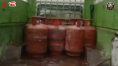 🚨 सड़क पर रखे गए गैस सिलेंडर... आखिर क्यों मजबूर हुए घीसल गांव के लोग? 😮
घरेलू गैस सिलेंडरों की आपूर्ति न होने से साच पंचायत के घीसल गांव के ग्रामीणों ने मुख्य सड़क पर चक्का जाम कर अपना विरोध दर्ज कराया। सूचना मिलते ही पांगी प्रशासन ने तत्परता दिखाते हुए गांव के लिए गैस सिलेंडरों की आपूर्ति रवाना कर दी, जिसके बाद आंदोलन समाप्त हो गया।
क्या दुर्गम क्षेत्रों में जरूरी सेवाओं की नियमित आपूर्ति सुनिश्चित हो पाएगी?
अपनी राय कमेंट में जरूर बताएं।
#Pangi #SachPanchayat #Ghisal #LPGSupply #BreakingNews #HimachalPradesh #Chamba #LocalNews #PublicIssue #Administration #RuralIndia #HimSandesh #NewsUpdate #IndiaNews हिम संदेश Pangi Administration