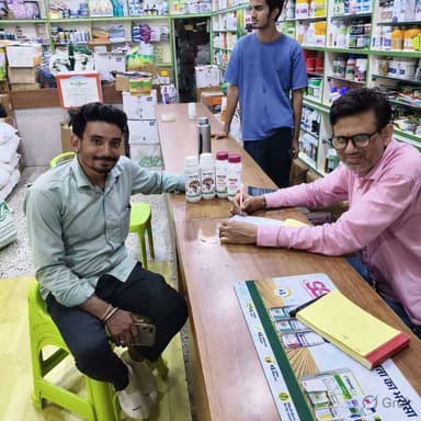 धामनोद की एक मात्र दुकान, किसान एग्री मार्ट पर मैं आया हूं एग्रोसातवा प्लस लेने के लिए। क्योंकि अग्रसत्व प्लस है ? फसल का संपूर्ण भोजन। #soybeans #cotton