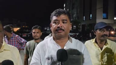 पूर्णिया नगर निगम वार्ड संख्या 24 की वार्ड पार्षद राखी देवी जी एवं समाजसेवी अमरेंद्र कुशवाहा जी के सुपुत्र शुभम कुशवाहा एवं शुभम के मामा सागर मेहता के ऊपर नेवलाल चौक के समीप अज्ञात अपराधियों द्वारा की गई गो.लीबारी की घ.टना अत्यंत निंदनीय एवं दुर्भाग्यपूर्ण है। Part 1