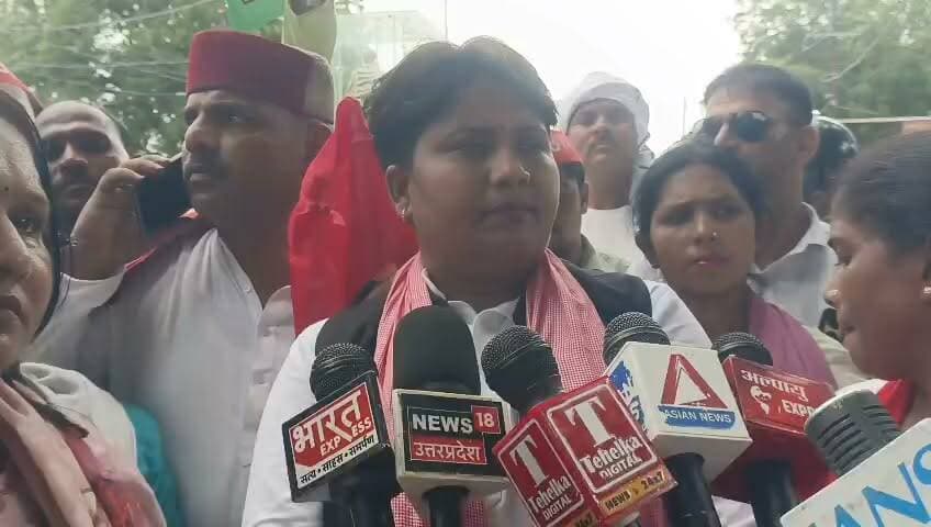 #गाजीपुर।
सपा महिला मोर्चा की राष्ट्रीय अध्यक्ष सीमा राजभर का बयान।
सरकार के सहयोगी ओमप्रकाश राजभर हमसे डर गये है-सीमा राजभर।
ये नामर्द मंत्री एक महिला से डर गया है-सीमा राजभर #GhazipurNews #NewsUpdate