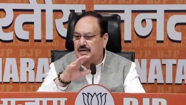 संसद में विपक्ष के रवैये पर सरकार का हमला, कहा— हर मुद्दे पर चर्चा को तैयार हैं
संसद में जारी गतिरोध के बीच सरकार की ओर से विपक्षी INDI गठबंधन के व्यवहार की कड़ी आलोचना की गई। बयान में कहा गया कि विपक्ष की गतिविधियां गैर-जिम्मेदाराना हैं और वे संसद की मर्यादाओं के साथ-साथ लोकतांत्रिक मूल्यों का भी उल्लंघन कर रहे हैं।
सरकार ने यह भी कहा कि वह NEET पेपर लीक समेत सभी महत्वपूर्ण मुद्दों पर संसद में चर्चा के लिए पूरी तरह तैयार है। बयान में दावा किया गया कि प्रधानमंत्री नरेंद्र मोदी के नेतृत्व वाली सरकार पारदर्शिता के साथ काम कर रही है और जनता के हित में निर्णय लेने के लिए प्रतिबद्ध है।
साथ ही विपक्ष की गतिविधियों की निंदा करते हुए कहा गया कि संसद सुचारु रूप से चलनी चाहिए ताकि जनहित के मुद्दों पर चर्चा हो सके।
इस मुद्दे पर आपकी क्या राय है? कमेंट में अपनी प्रतिक्रिया जरूर दें।
#Parliament #INDIAAlliance #BJP #NarendraModi #NEET #PaperLeak #MonsoonSession #Politics #IndiaNews #BreakingNews #BhojpuriyaMatiNews| J.P.Nadda