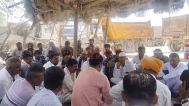 वीरेंद्र सिंह रामगढ़ के नेतृत्व में सोनू माइंस से रेलवे प्लेटफॉर्म तक ट्रांसपोर्ट कार्य शांतिपूर्ण तरीके से हुआ शुरू.......
#जैसलमेर #jaisalmer #barmer #ramgarh #jodhpur #RSMM