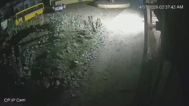 फतेहपुर के अज्ञात लोगों द्वारा शेखीसर गांव में देर रात गाड़ी चोरी करने की कोशिश की गई 😱दो गाड़ियों से डीजल निकाल लिया गया सीसीटीवी में घटना हुई केद
#chori #reelsviral #CCTVCamera #trendingreels #RVRajasthan