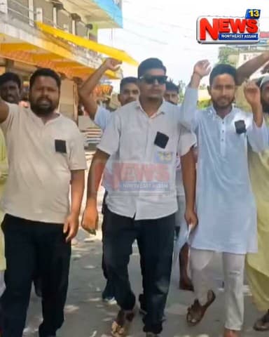 দিল্লীৰ ছাত্ৰ আন্দোলনৰ সমৰ্থন জনায় কলা বেজ পৰিধান কৰি আমছুৰ প্ৰতিবাদ।
দক্ষিণ কামৰূপৰ সোণতলীত শুক্ৰবৰীয়া নামাজৰ পাছত আমছুৰ উত্তাল প্ৰতিবাদ।