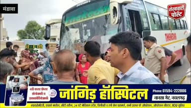 मंडावा में हुए दर्दनाक सड़क हादसे ने पूरे क्षेत्र को झकझोर दिया। फतेहपुर रोड स्थित डाबड़ी हाउस के पास तेज रफ्तार प्राइवेट बस की चपेट में आने से बाइक सवार युवक की मौके पर ही मौत हो गई। हादसे के बाद बस चालक मौके से फरार हो गया, जबकि गुस्साए परिजनों और स्थानीय लोगों ने बस में तोड़फोड़ कर विरोध जताया। सूचना मिलते ही पुलिस मौके पर पहुंची और हालात पर काबू पाया। फिलहाल पुलिस मामले की जांच कर रही है और फरार चालक की तलाश जारी है।
#mandawa #jhunjhunu #rajasthan #roadaccident #breakingnews