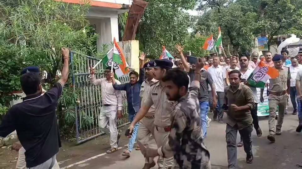 उमरिया-कांग्रेस का विरोध प्रदर्शन #CongressProtest #umriya #vijaykol #pusprajsinh #TribhuvanPratapSingh #rahulgandi