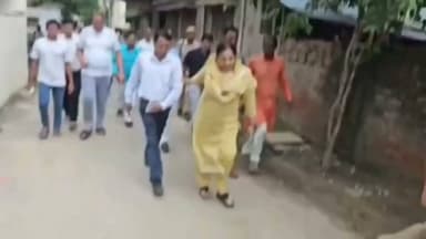 #यूपी के #बलिया में दो लोगों की मौ*त के बाद #बीजेपी विधायक केतकी सिंह की हनक दिखी। बिजली अधिकारी को खुद ही पकड़कर ले गई।#वायरल_वीडियो
#वायरल #बिहार #औरंगाबाद #जिंदगी #उत्तरप्रदेश