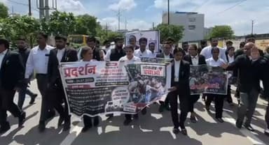 ग्वालियर कलेक्ट्रेड कार्यालय के बाहर आज जमकर विरोध प्रदर्शन हुआ, धर्मेंद्र प्रधान के इस्तीफे की पट्टिकाएं हाथ में लेकर लगाए नारे देखें पूरी खबर।
#gwalior #dilli #protest #neesimpact