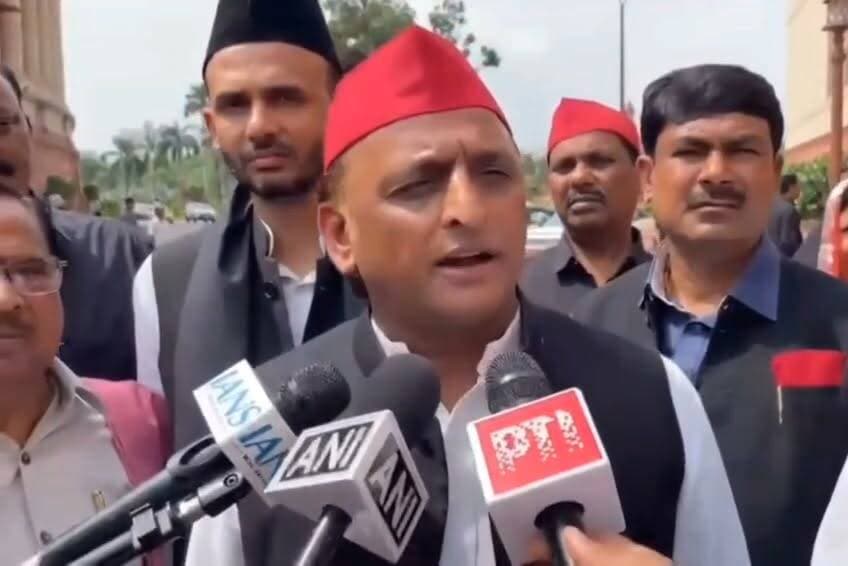 अखिलेश यादव का धर्मेंद्र प्रधान के इस्तीफे को लेकर बयान
आज सरकार इस्तीफा करा लें, 15 दिन बाद फिर शपथ दिलवा दें , विपक्ष क्या ही कर लेगा लेकिन गलती तो मानें बात तो सही है ।
#viral #sp #इस्तीफा #public #politics