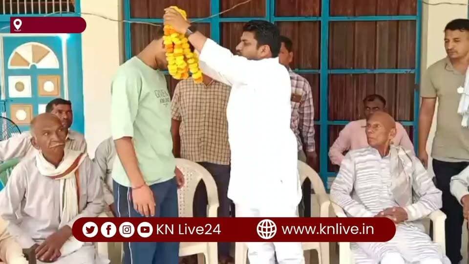 किसान के बेटे का IIT जम्मू में चयन, सपा नेता ने दी बधाई
छिबरामऊ के कसावा क्षेत्र के नगला नयागांव निवासी किसान रामनिवास पाल के बेटे कल्पेंद्र पाल ने जेईई परीक्षा में ऑल इंडिया रैंक 6193 हासिल कर IIT जम्मू में चयनित होकर परिवार और क्षेत्र का नाम रोशन किया। उनकी सफलता पर सपा नेता अंशु पाल ने घर पहुंचकर माल्यार्पण और मिठाई खिलाकर बधाई दी तथा उज्ज्वल भविष्य की शुभकामनाएं दीं।
#IITJammu #JEE #JEEAspirant #StudentSuccess #KisanKaBeta #Chhibramau #Kannauj #SamajwadiParty #EducationNews #KNLive24