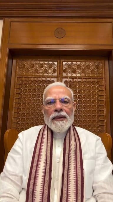 प्रधानमंत्री नरेंद्र मोदी की आज रात फिर से नई वीडियो आई है। #protest #delhi #StudentProtest