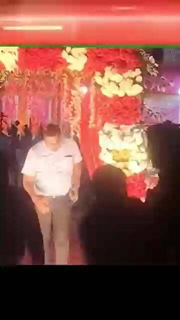 #বারুইপুরে মুখ্যমন্ত্রীর হাতে বিজেপি কর্মীরা একটি ছবি তুলে দেয়#