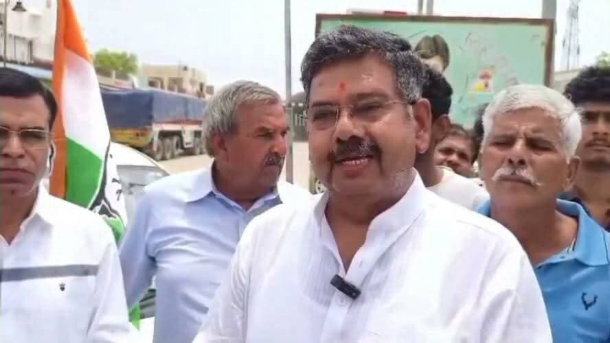 कोलायत में कांग्रेस का विरोध प्रदर्शन देखें पूरी खबर
#BhanwarSinghBhati #rahulsewagjhajhu #kolayatnews Part 9