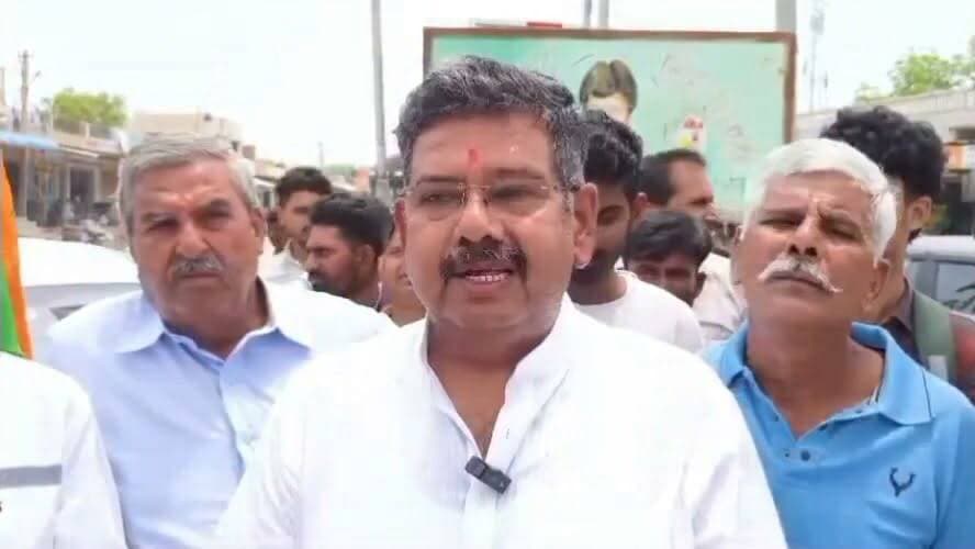 कोलायत में कांग्रेस का विरोध प्रदर्शन देखें पूरी खबर
#BhanwarSinghBhati #rahulsewagjhajhu #kolayatnews Part 6