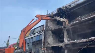 #लखनऊ: अलीगंज में आग लगने वाली इमारत के खिलाफ LDA की तोड़-फोड़ की कार्रवाई