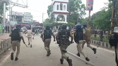 बिहार के छपरा के हालात ..पुलिस प्रदर्शनकारी आमने-सामने ..! #bihar #bandh #protesters #police