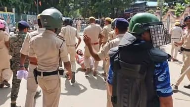 पूर्णिया में प्रोटेस्ट खत्म होने के बाद कुछ लोगो ने समाहरणालय की ओर बढ़ने की कोशिश की और पत्थरबाजी की। जिसके बाद पुलिस ने एक्शन लिया...
#Purnea #DharmendraPradhan #StudentProtest #NEET #BiharNews #BreakingNews #PurneaCentral #Education #ViralNews #BiharPolitics