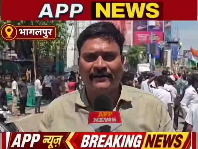 बिहार बंद के दौरान भागलपुर में छात्रों ने जमकर काटा बवाल, पुलिस गाड़ी को बनाया निशाना। #Bhagalpur #Banka #Bihar #India #Crime #vairalpost #youtuber #cantante #BJPGovernment