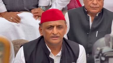 "यह जो इस्तीफा हुआ है, वह इंकलाब की वजह से हुआ है।" — अखिलेश यादव
छात्रों की आवाज़, युवाओं का संघर्ष और जनदबाव…
इसी को लोकतंत्र की ताकत कहा जाता है।
जब युवा जागता है, तो सत्ता को भी फैसले बदलने पड़ते हैं।
"जिस ओर जवानी चलती है, उस ओर ज़माना चलता है।"
#AkhileshYadav #StudentPower #GenZ #YouthRevolution #DharmendraPradhan #EducationMinister #Politics #India